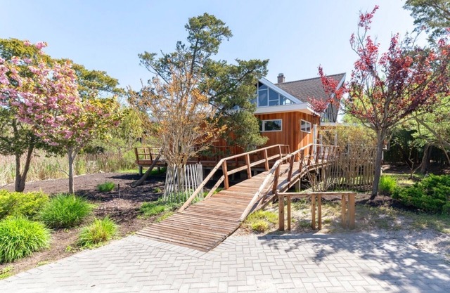Spacious & Stylish Seaview House available July 2025