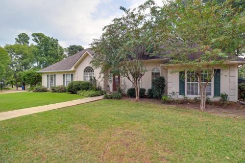 Spacious Suburban Home with Pool Access in Ridgeland