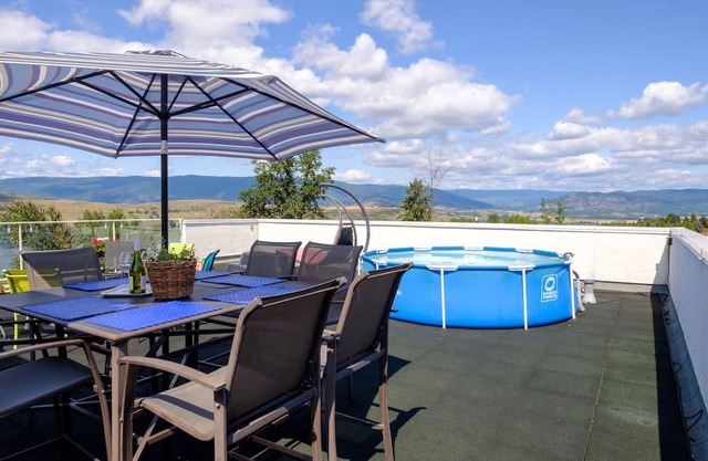 Spacious suite with roof top terrace over looking beautiful Swan Lake