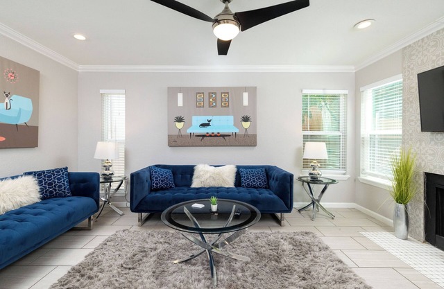 Spacious Summer Townhome w/Deck - Near TCU & Zoo