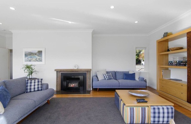 Spacious Sunny Family Home in Akaroa