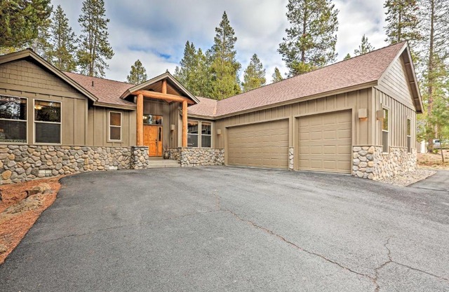 Spacious Sunriver Home with Hot Tub and Gas Grill