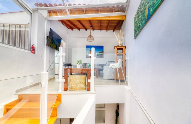 Spacious Terrace House w Ocean View 100m to the Beach