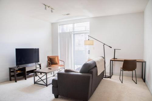 Spacious Third Ward Apt Near Summerfest with Balcony