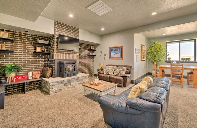 Spacious Tooele condo w/glmountain views!