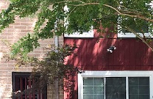 Spacious Town home Located 20 Minutes from the Virginia Beach Ocean Front.