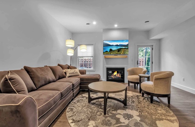 Spacious Townhome with Fireplace