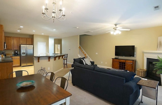 Spacious Townhome with Community Pool