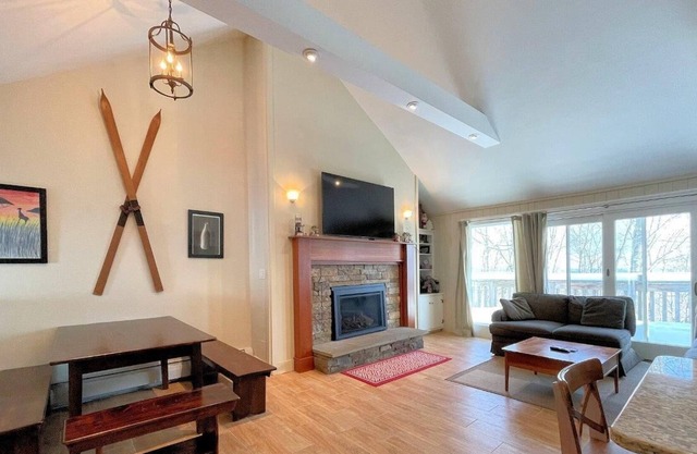 Spacious Townhouse alongside Bromley's Lord's Prayer Slope