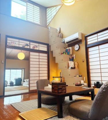 Spacious Traditional Japanese House with Modern Amenities near Shibuya for Families and Groups up to 12 Guests
