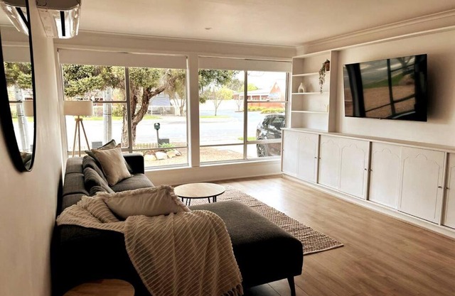 Spacious Unit in Convenient Location