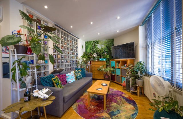 Spacious urban jungle in the centre of the west end with WIFI! Sleeps up to 7