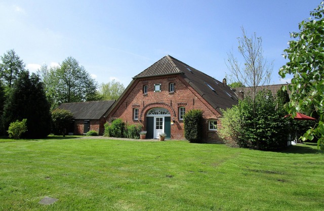 Spacious vacation residence for 6 pers. with pool and garden. Sauna - shared use
