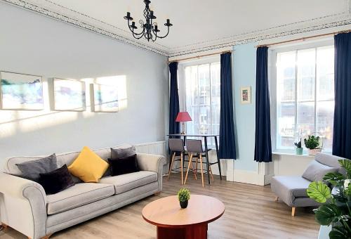 Spacious Victorian Apartment in Edinburgh City