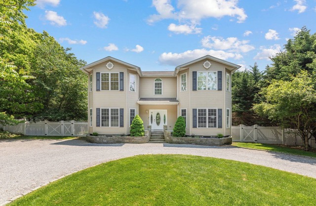 Spacious Village Fringe East Hampton Home W/Pool