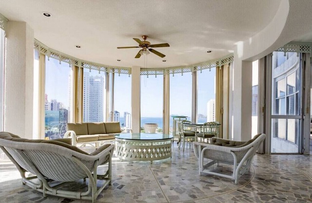 Spacious Vintage Apt + The Best View of Acapulco