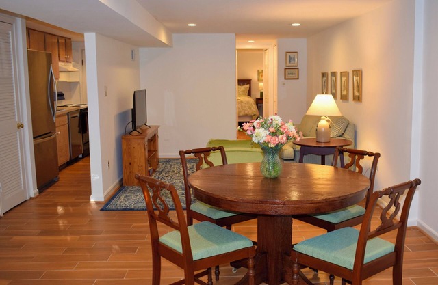 Spacious & Walkable 1-bedroom Garden Level Apartment