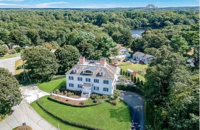 Spacious Waterview Home - Spa, Pool Table & Fireplaces – for Families & Reunion