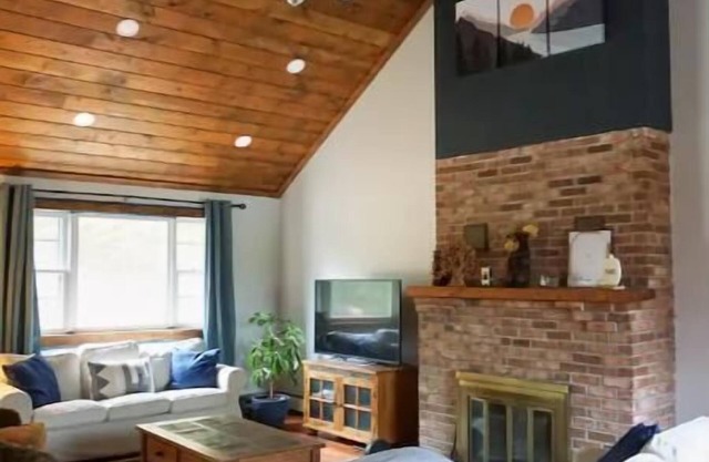 Spacious yet cozy house close to Gore Mountainnn
