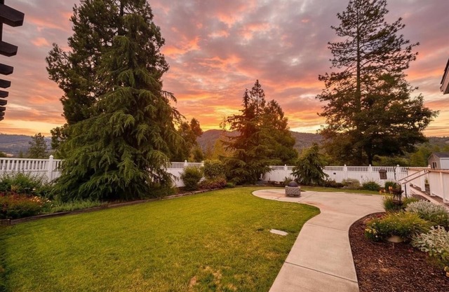 Spacious Yosemite Lodge –Arcades + EV Charger + 3B2B + Private 1 Acre +Game Room