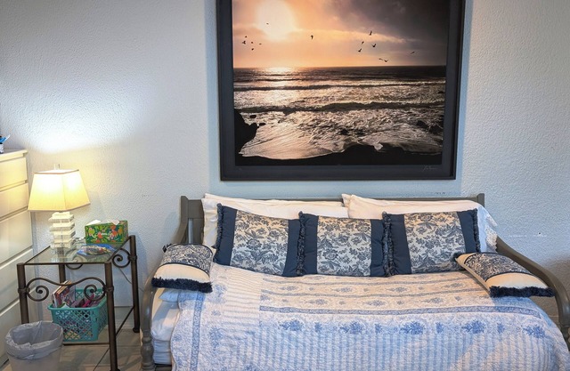 Sparkling Clean & Private! Ocean Views! Two Full Bathrooms! [6n7]