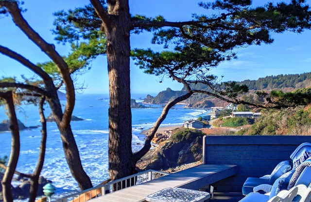 Sparkling Clean, Private & Quiet! Amazing Ocean Views [7]