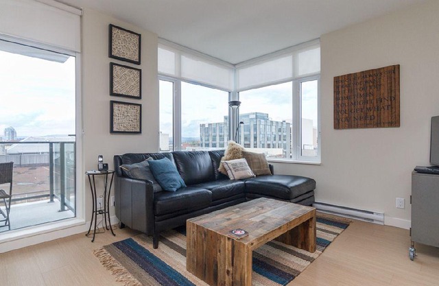 Sparkling gem and brand new condo in the heart of the city