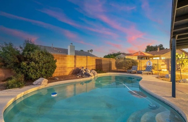 Sparkling Pool | Grill | Backyard Lounge | Oro Val