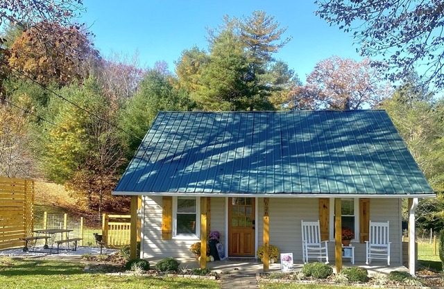 Sparta cottage with beautiful yard, pet friendly