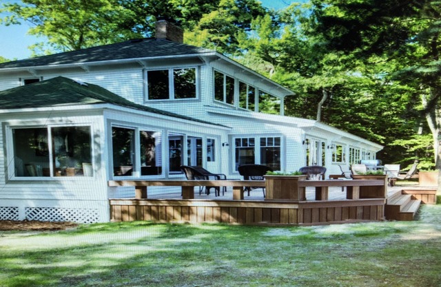 SPECIAL HOLIDAY RATE!: Newly renovated, 5 bdrm Lake House with stunning views!
