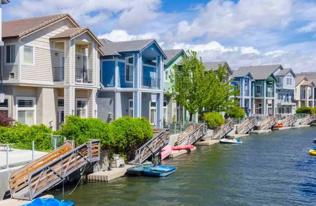 *Special* MarinaEscape-Lake~Family~Shops~Fishing