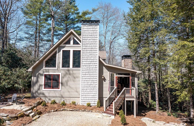 Special Offer Creekside Highlands Cabin: Mountain View and Hot Tub.