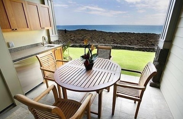 SPECIAL PRICE THANKSGIVING November 23-30 nightly 525 ! Welcome the whales!
