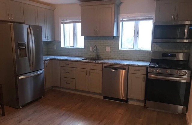 Spectacular 4 Beds Apartment in the South Boston