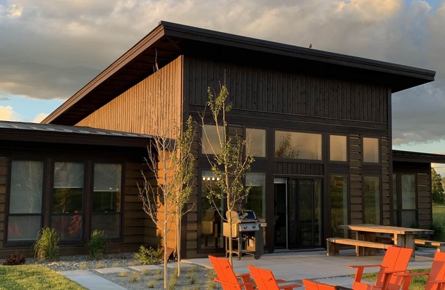 Spectacular Beartooth Mountain View Home