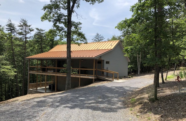 Spectacular couples retreat, private wooded location, pet friendly, WiFi
