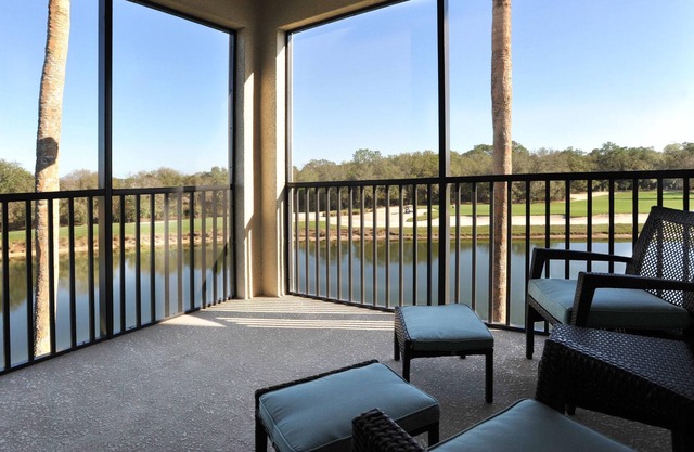 Spectacular corner 3/bed, 2/bath condo with gorgeous view