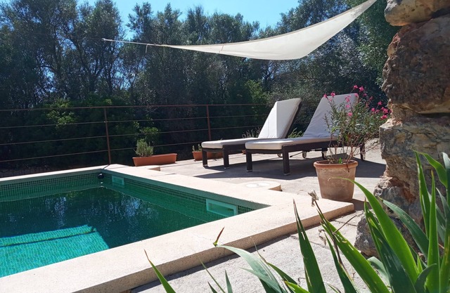Spectacular country house, centenary, with pool in Sencelles.
