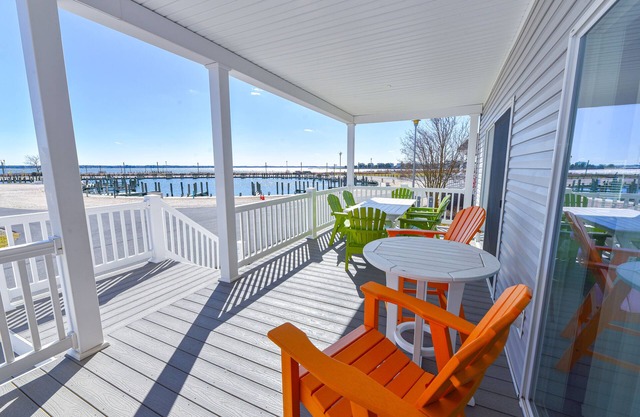 Spectacular home - waterfront, private beach, pools, family fun, pet friendly