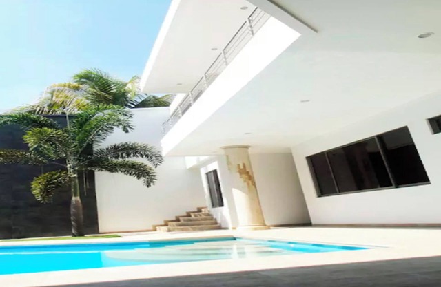 SPECTACULAR HOUSE WITH PRIVATE POOL