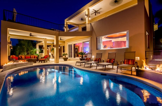 *Spectacular Ocean Views* Walk to Beach - Secure Gated Community - Sleeps 12