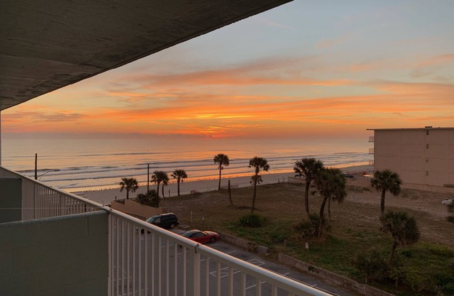 Spectacular Ocean View Condo in Daytona Beach with WiFi, AC, Full Kitchen