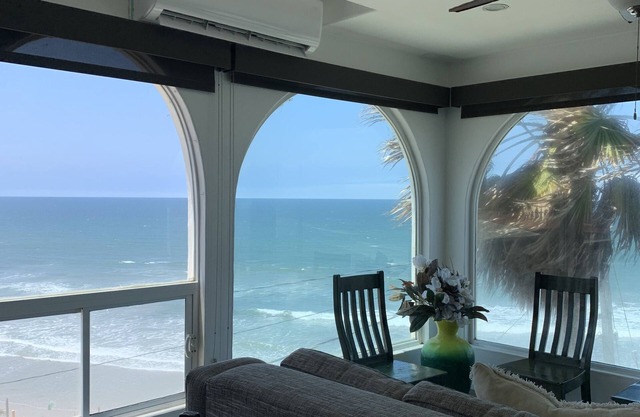 Spectacular oceanview penthouse - rooftop terrace, bbq, pool, jacuzzi & beach