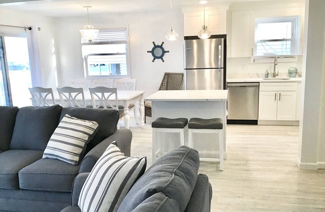 Spectacular Pet's ok. Cottage Sleeps 9