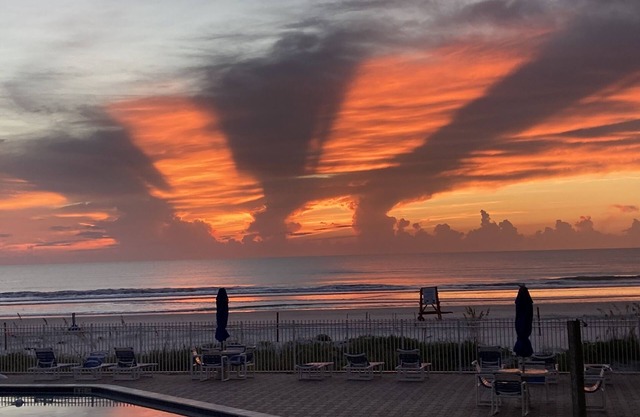 Spectacular Sunrise, Beach Front CondonNew Smyrna Beach,FlnMonthly rentals only