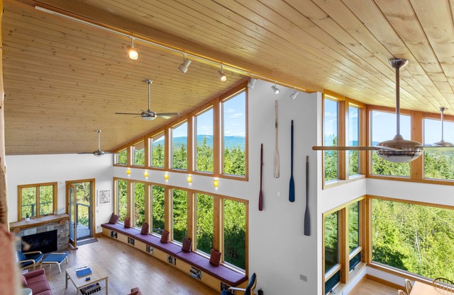 Spectacular Views, 4 min to Acadia, Walk to Town, Gas Fire Pit, Quietside