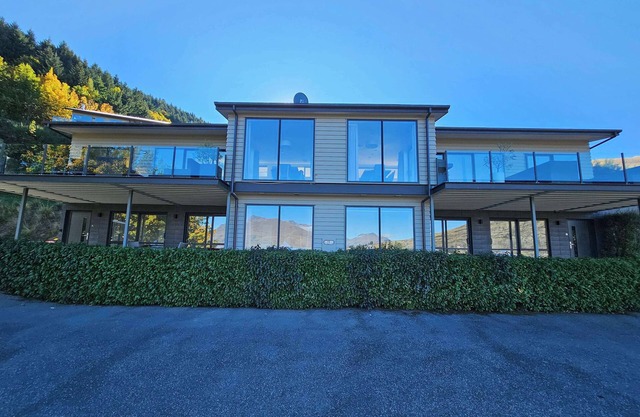 Spectacular Views & Comfort in Queenstown!