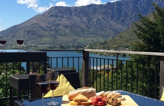 Spectacular Views , Large & Modern , Perfect For Families & Large Groups