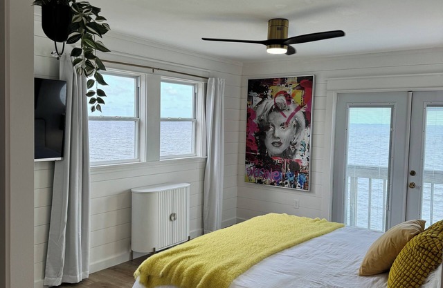 Spectacular water & Destin city light views! Dolphins, Private, Spacious, unique
