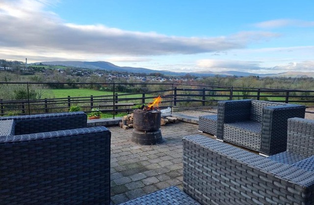 Sperrinview House - Lovely Retreat Sleeps 8